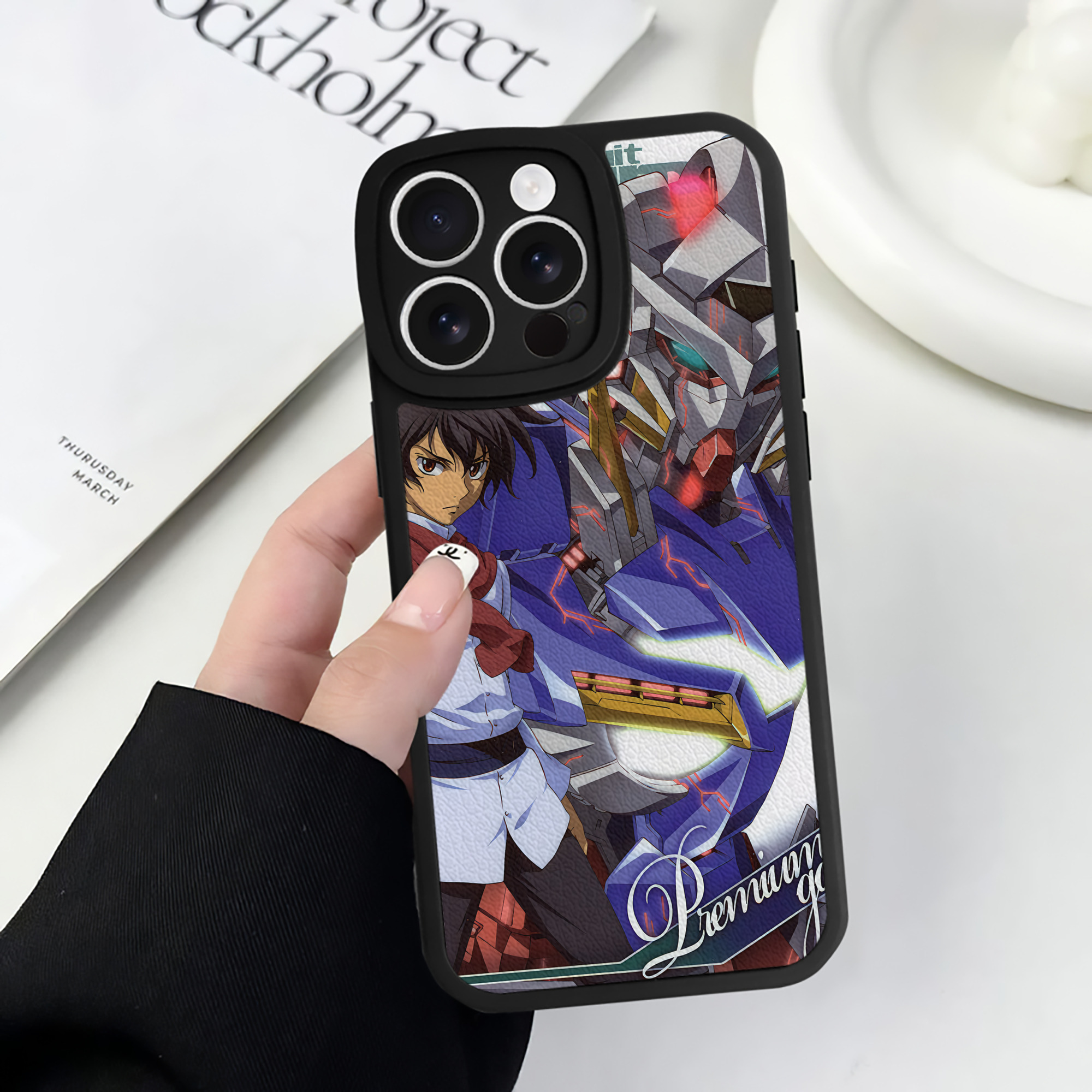 （画像用） 機動戦士ガンダム Mobile Suit Gundam 【iPhone 16シリーズ対応】シリコンスマホケース（レザー調） 材質：シリコン
